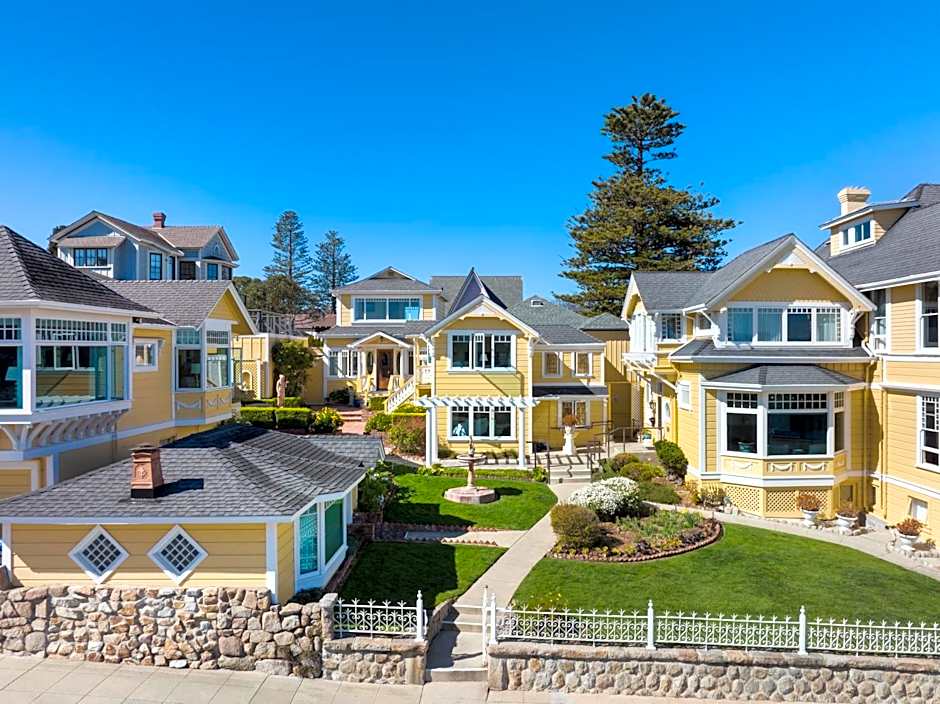 Seven Gables Inn