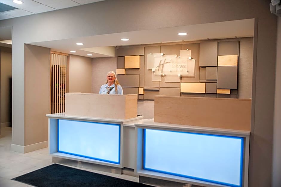 Holiday Inn Express Hotel & Suites Norfolk
