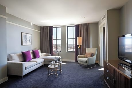 Suite, 1 Bedroom (1 King Bed)
