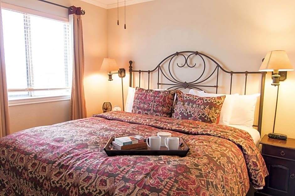 Vineyard Court Designer Suites Hotel