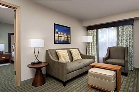 Two-Bedroom Suite with One King And Two Double Beds - Non-Smoking