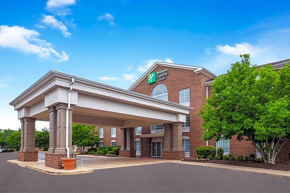 Holiday Inn Express Hotel & Suites Warrenton