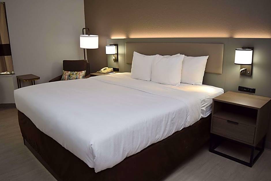 Comfort Inn & Suites Syracuse-Carrier Circle