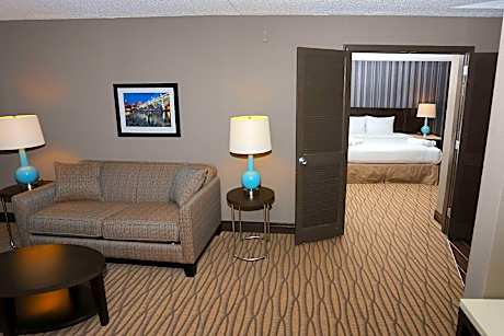 1 King Bed Suite Poolside Non-Smoking