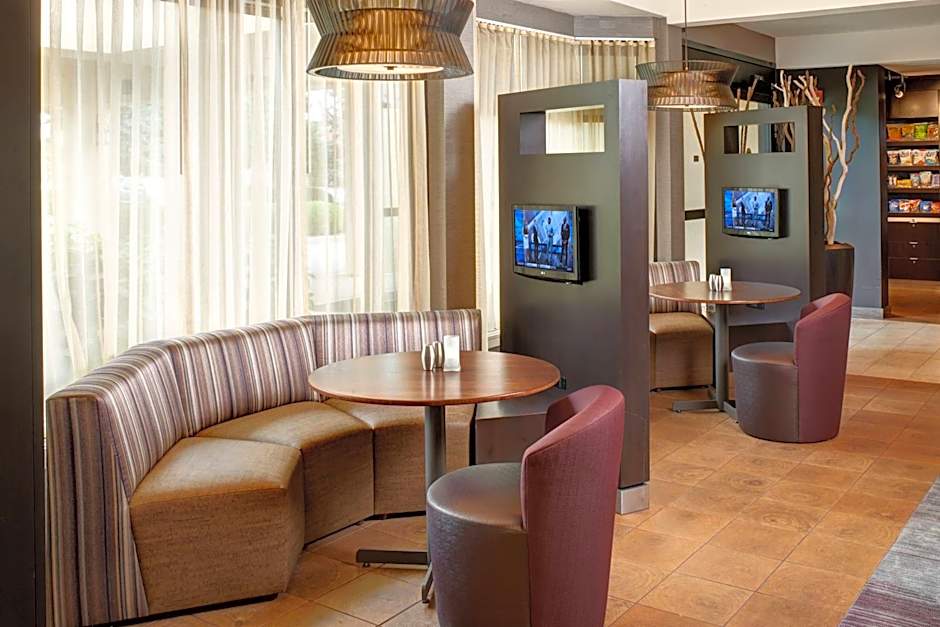 Courtyard by Marriott Louisville East