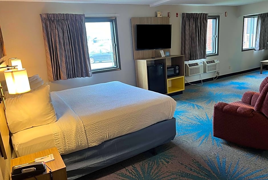 Days Inn & Suites by Wyndham Des Moines Airport