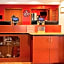 Econo Lodge On The Bay