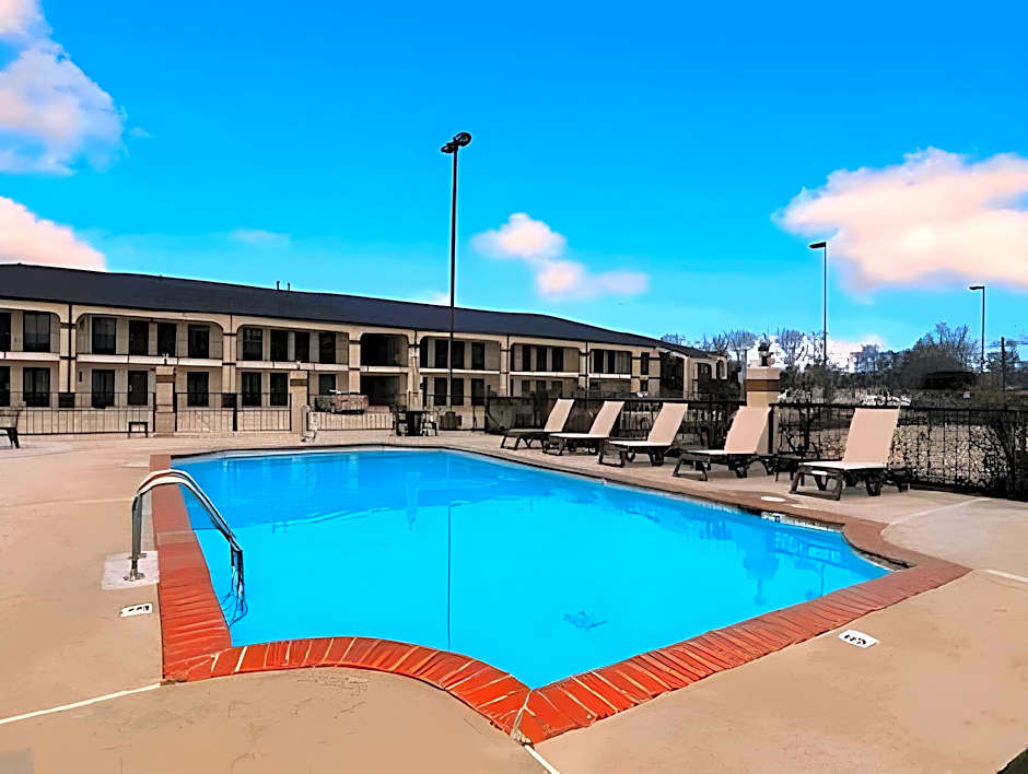 Mockingbird Inn & Suites