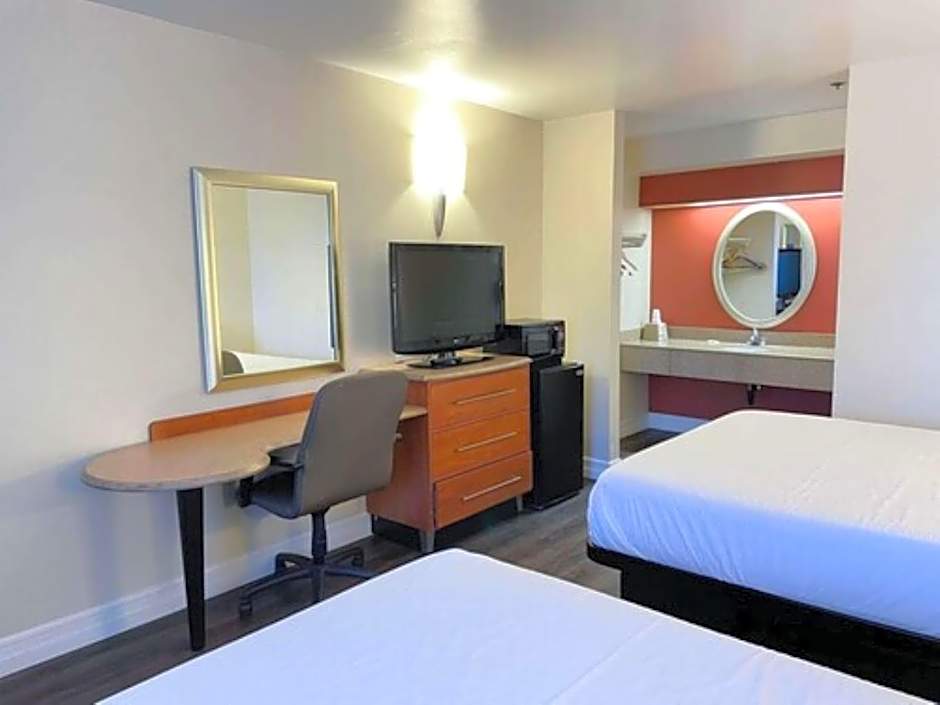 Motel 6 Barstow, CA I15 and Lenwood Road