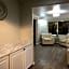 Cedar Inn & Suites