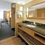 La Quinta Inn & Suites by Wyndham West Palm Beach Airport