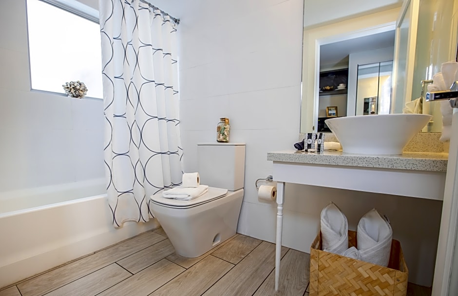 Waterside Hotel and Suites