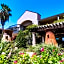 Vineyard Court Designer Suites Hotel