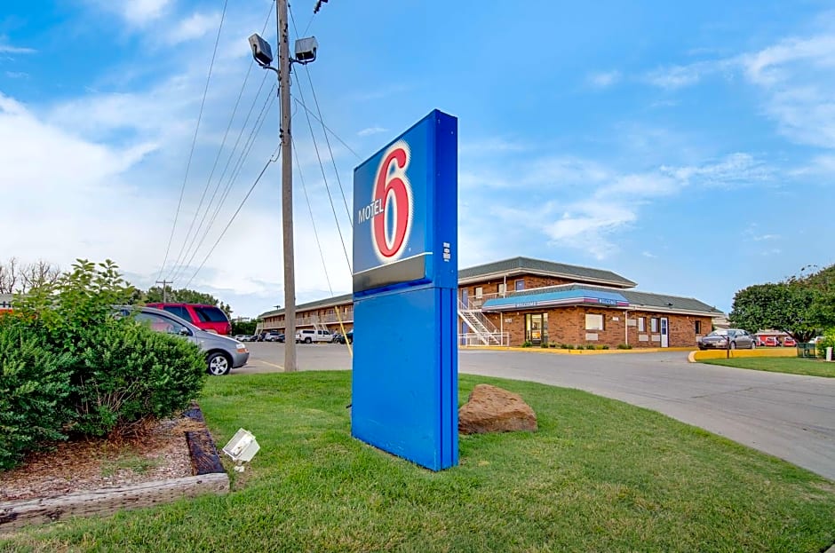 Motel 6-Salina, KS