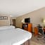 Comfort Inn & Suites North At The Pyramids