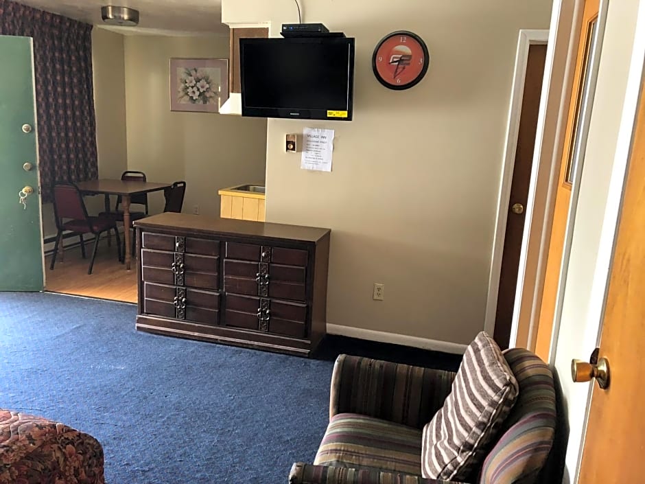 Village Inn Motel Holt