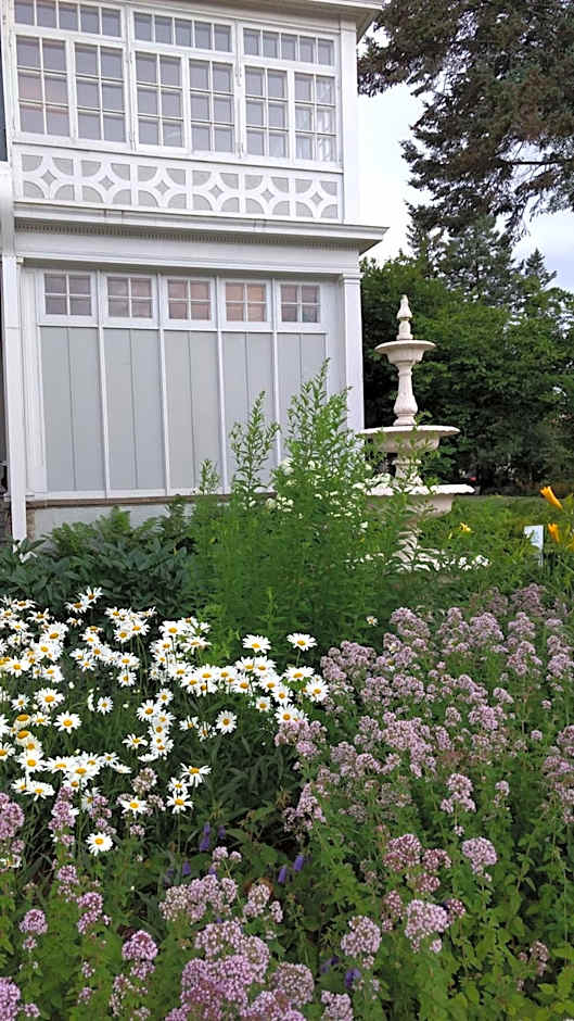 Alexander Mansion Bed & Breakfast