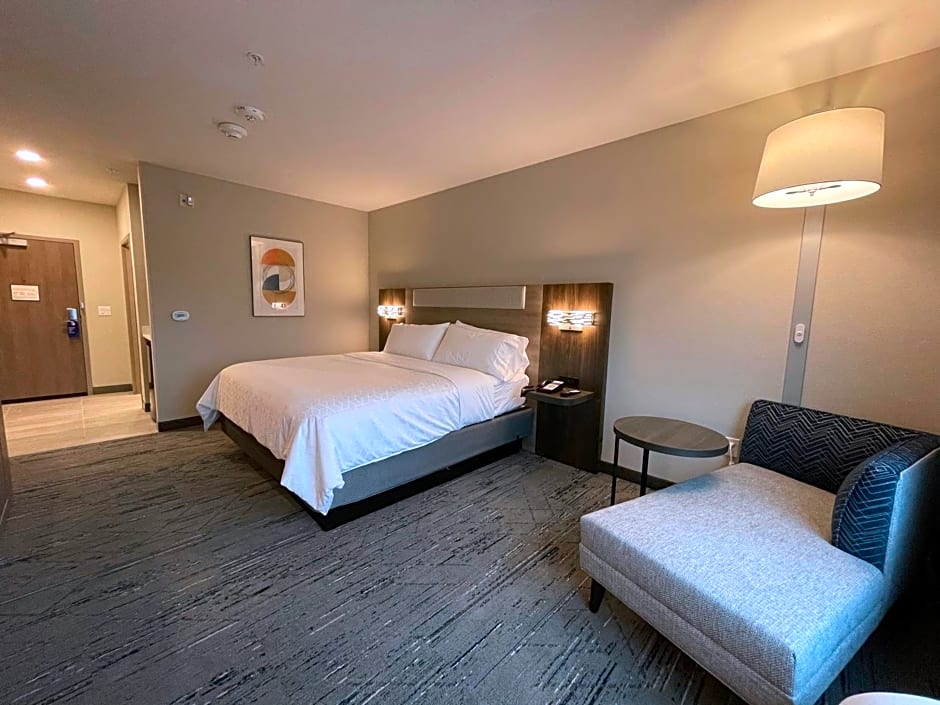 Holiday Inn Express and Suites Ft. Smith Airport