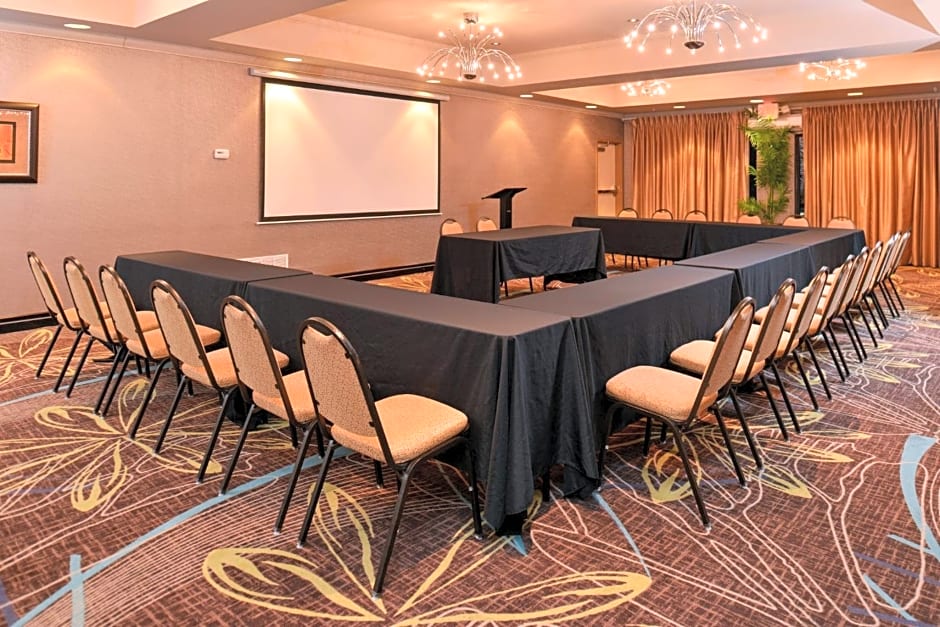 Holiday Inn Express Hotel & Suites Dallas South - DeSoto