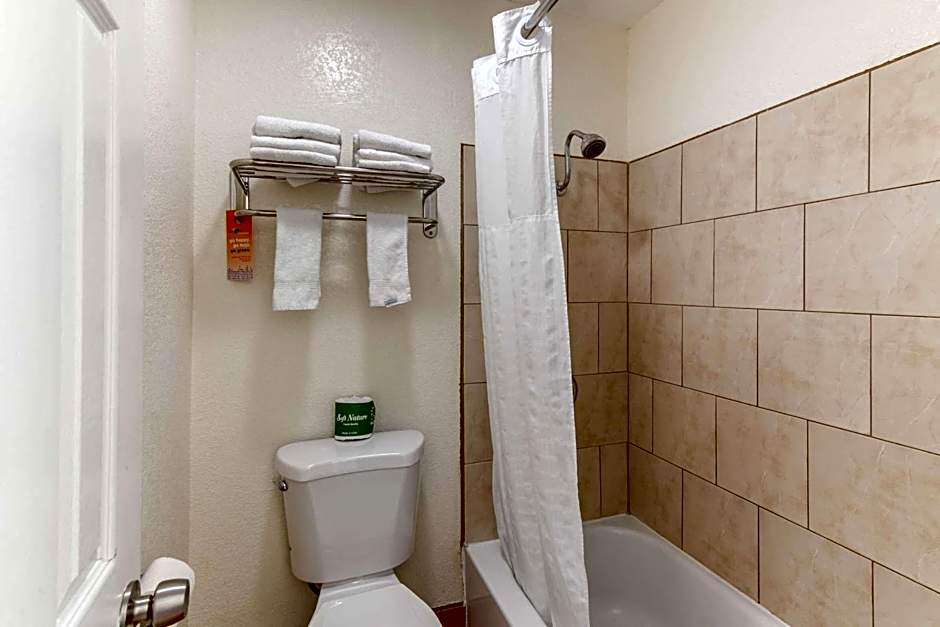 Howard Johnson Suites by Wyndham San Diego Chula Vista/BayFt