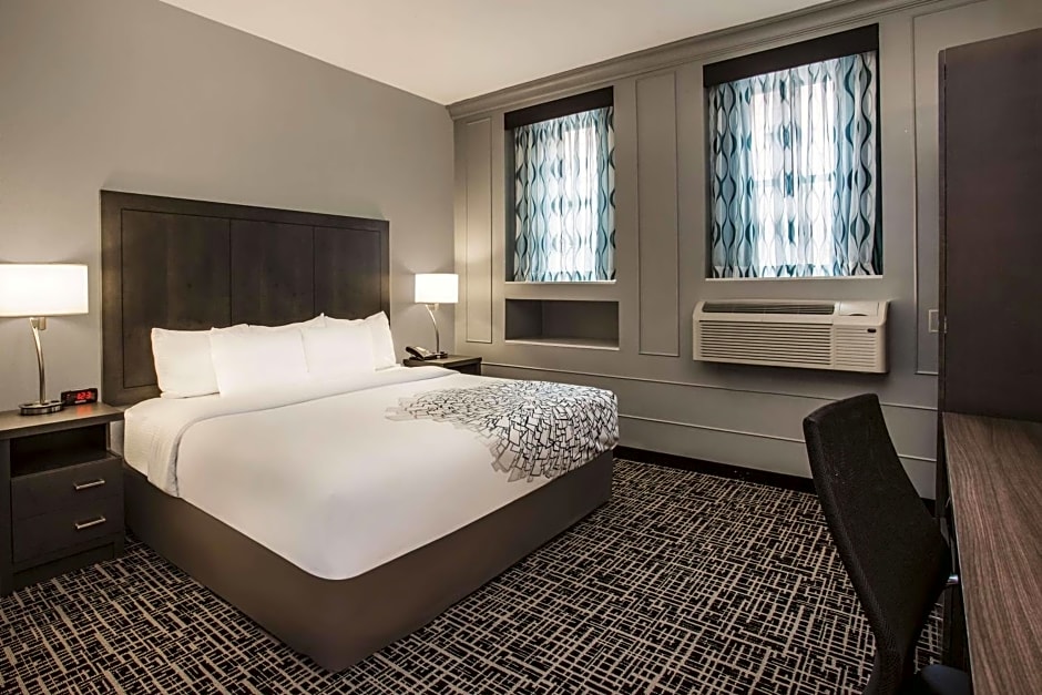 La Quinta Inn & Suites by Wyndham Baltimore Downtown