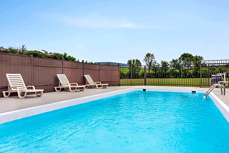 Howard Johnson by Wyndham Chattanooga Lookout Mountain I-24