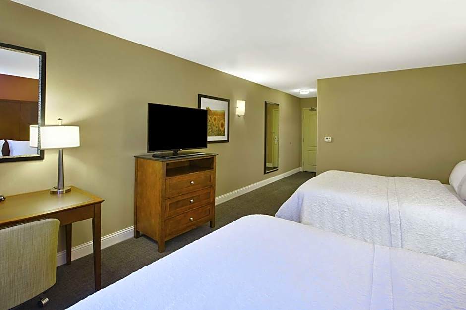Hampton Inn and Suites Wichita Northeast