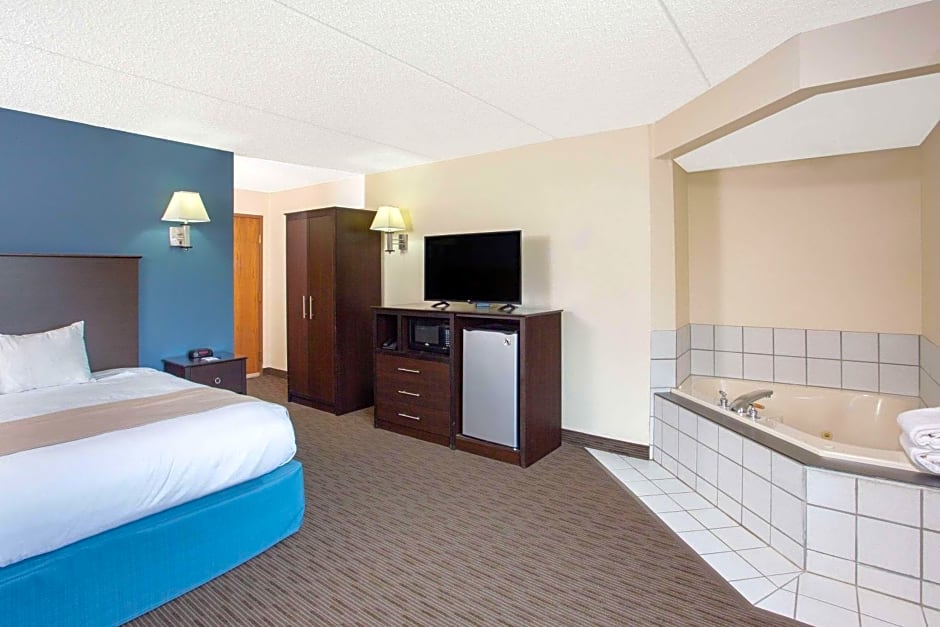AmericInn by Wyndham Green Bay West