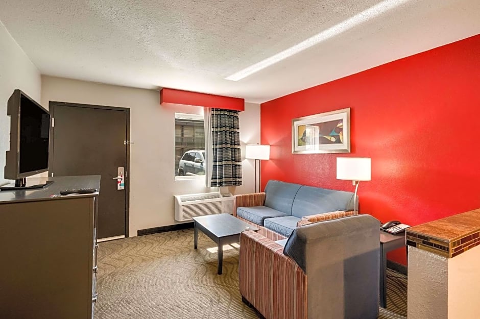 Clarion Inn & Suites Russellville I-40