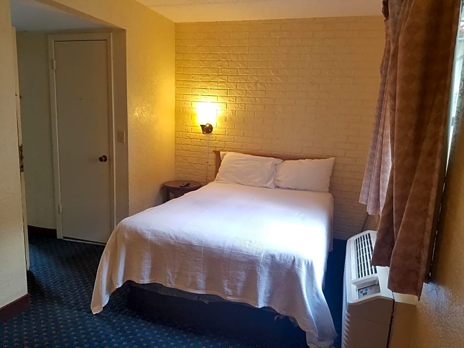 La Casa Inn and Suites