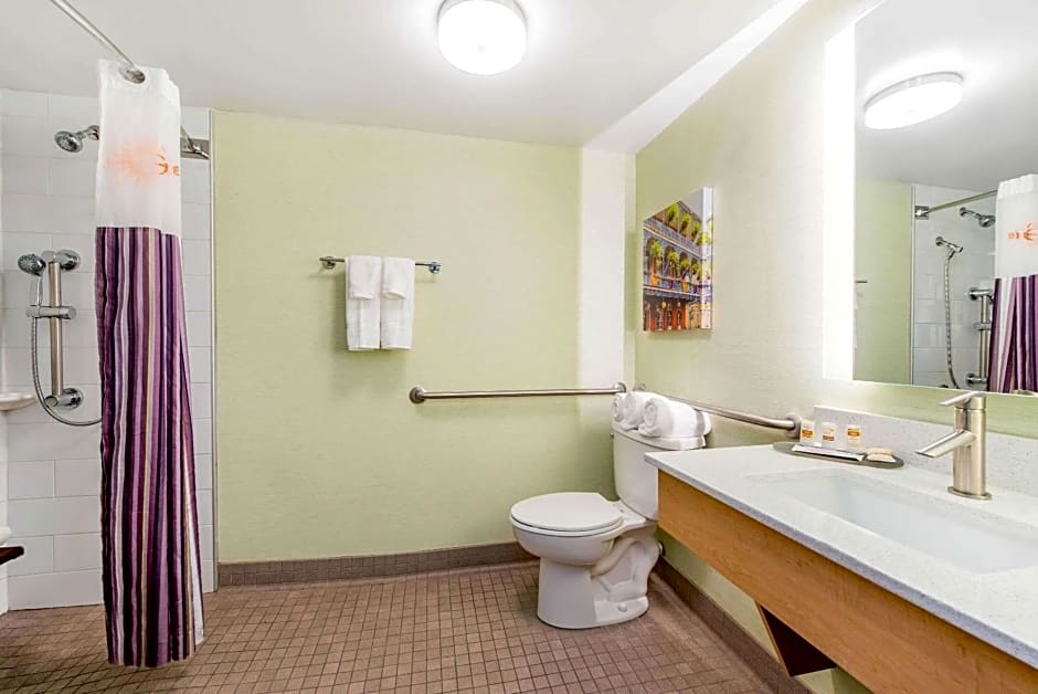 La Quinta Inn & Suites by Wyndham New Orleans Downtown