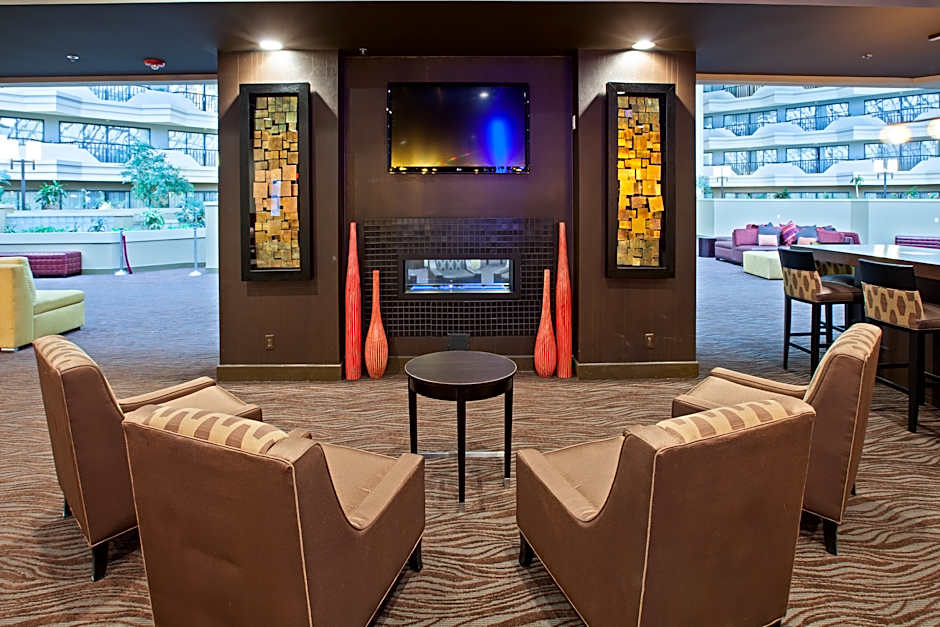 Holiday Inn Evansville Airport