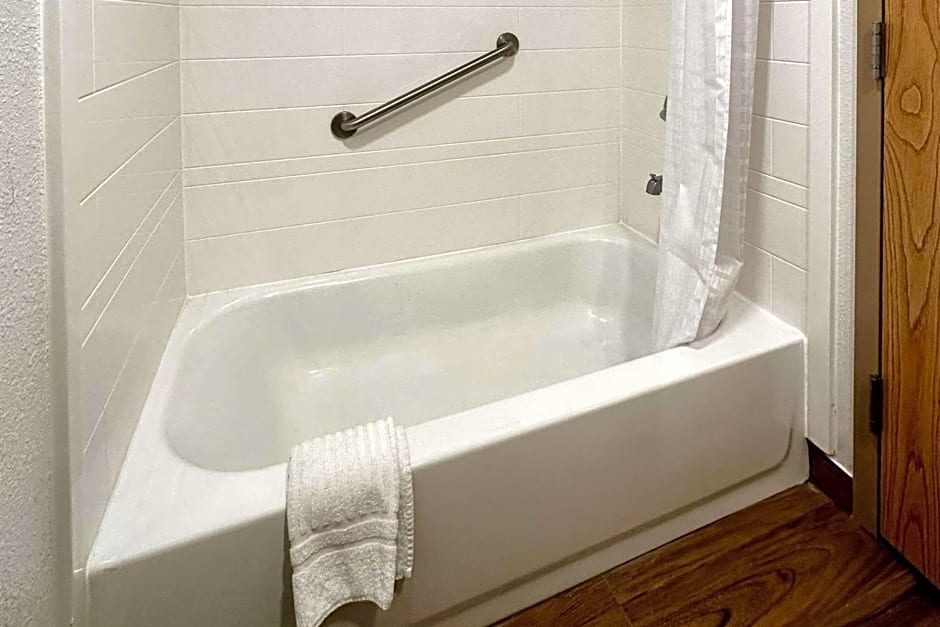 Quality Inn & Suites Albany Airport