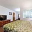 Econo Lodge Inn And Suites East