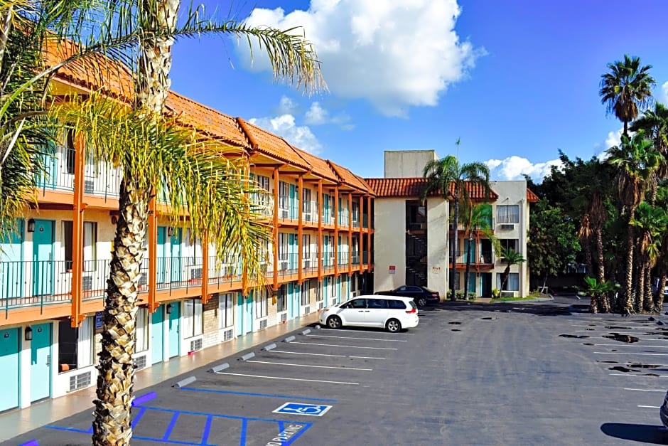 Days Inn by Wyndham Anaheim Near the Park