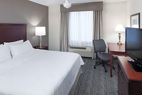 King Suite with Accessible Tub - Mobility and Hearing Access/Non-Smoking