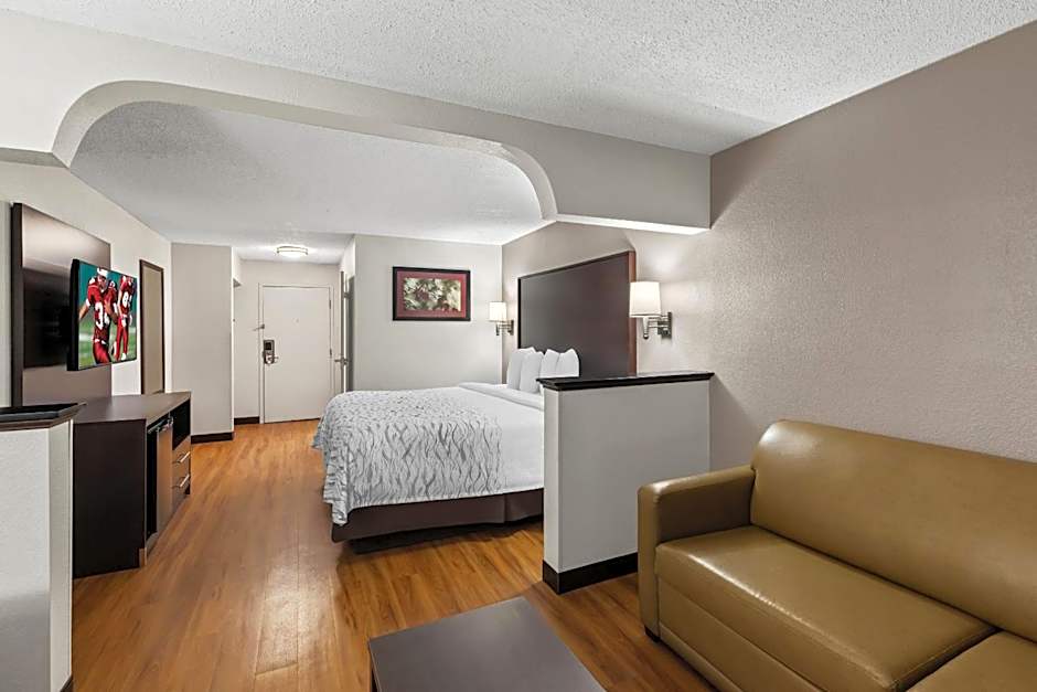 Red Roof PLUS+ & Suites Atlanta Airport South