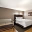 Red Roof PLUS+ & Suites Knoxville West-Cedar Bluff