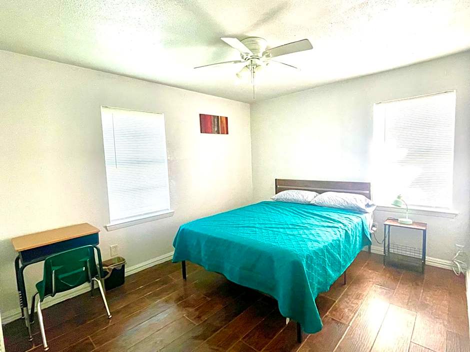 Private room near downtown Dallas