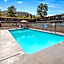 Econo Lodge Inn and Suites Yreka