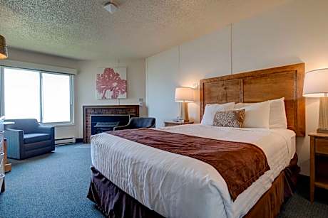 1 Queen Studio with Ocean View