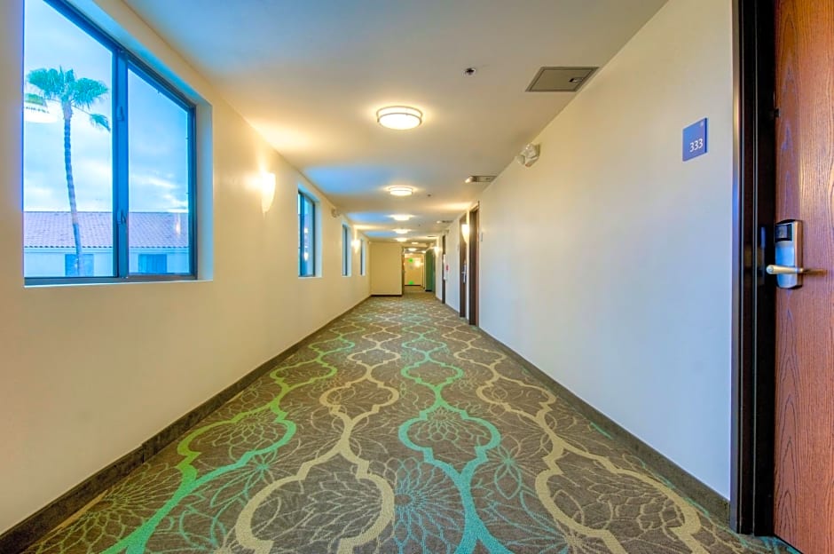 Holiday Inn Express Hotel & Suites Carlsbad Beach