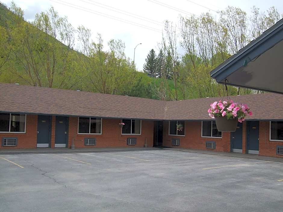Lava Spa Motel & RV