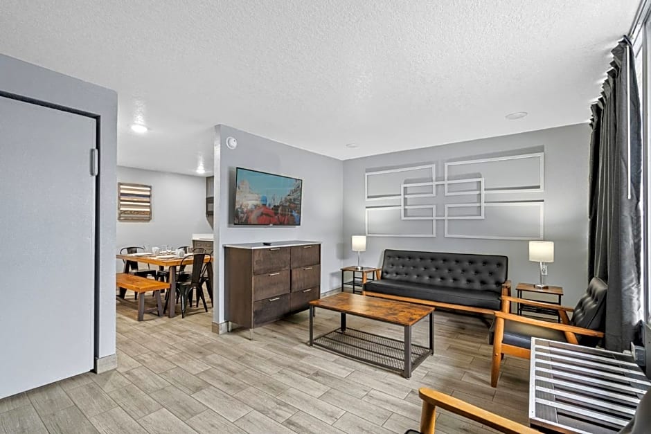 Celebration Suites At Old Town