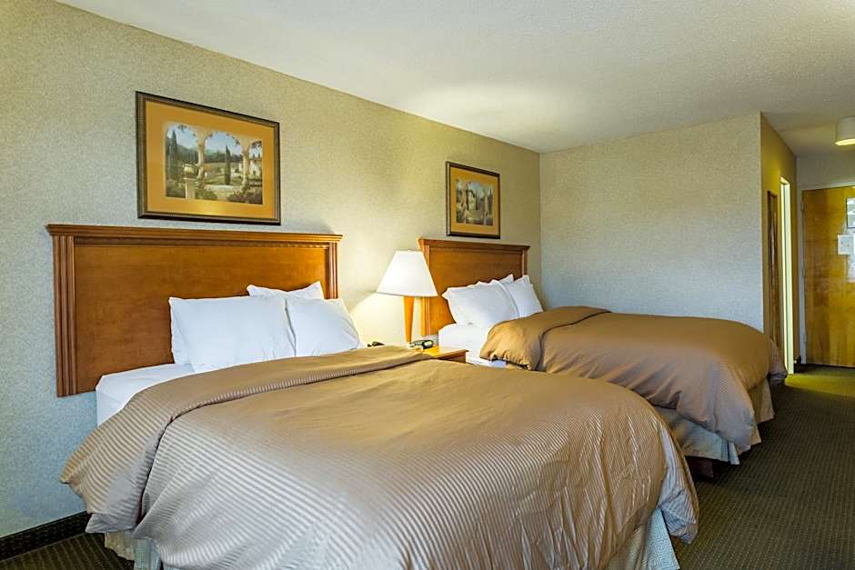 Clarion Inn and Summit Center