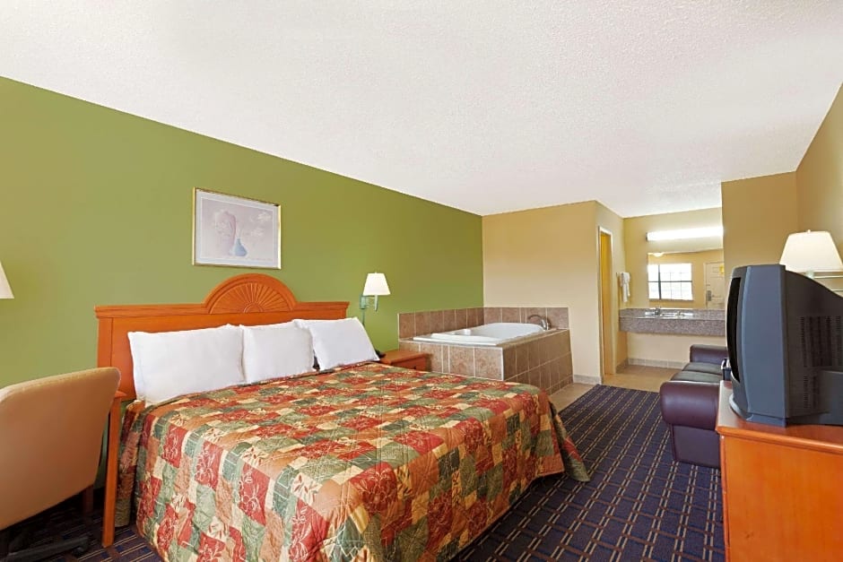 Days Inn by Wyndham Downtown-Nashville West Trinity Lane