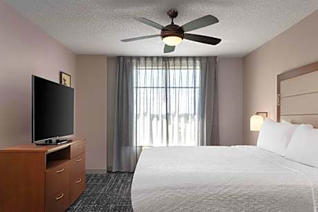 Two Bedroom Suite with One King and Two Queen Beds - Non-Smoking