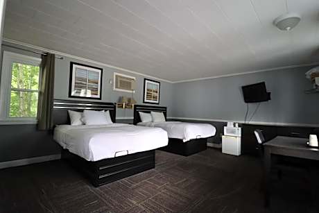 2 Queen Beds  Non-Smoking
