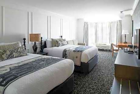 Cow Hollow Inn and Suites