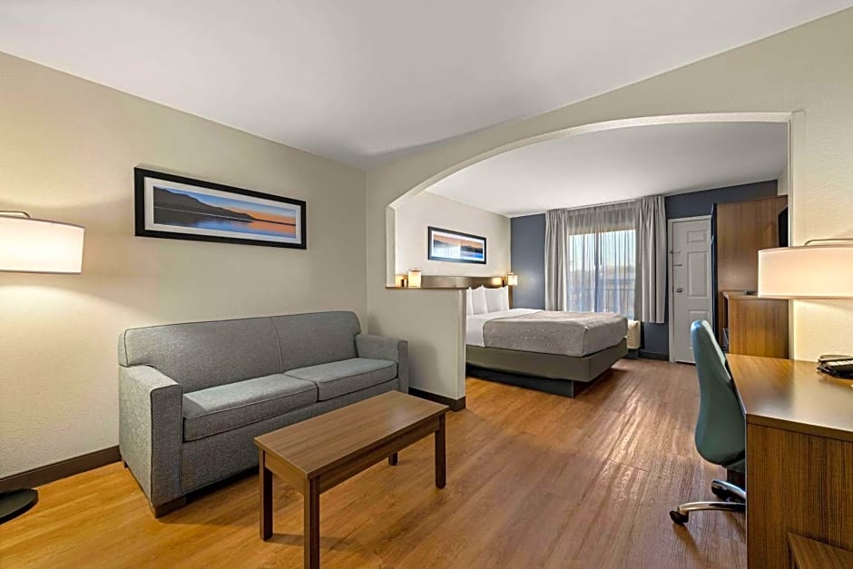Quality Inn & Suites Matthews